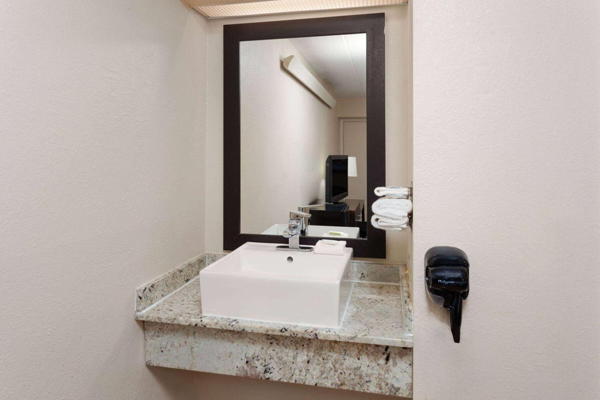 Travelodge By Wyndham Peoria Buitenkant foto